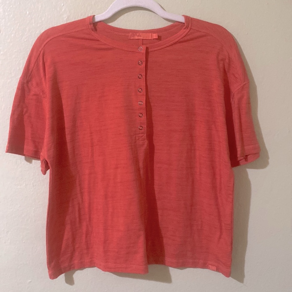 Button Top